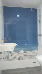 Cuarto de baño, muebles de baño, platos ducha, mamparas y griferías baño-reformado-ceramica-rectificada