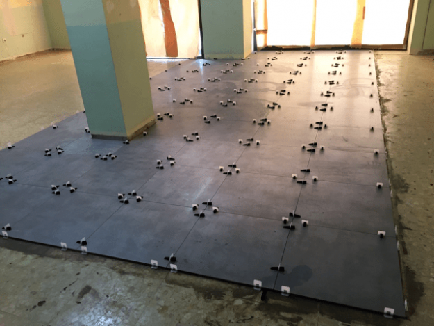 Reforma e instalación de suelo porcelánico.