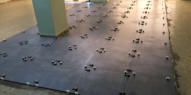 Reforma e instalación de suelo porcelánico.