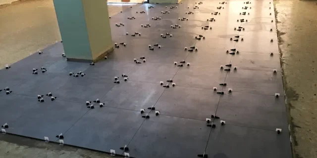 Reforma e instalación de suelo porcelánico.